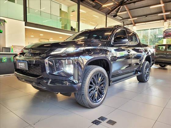 MITSUBISHI L200 TRITON 2.4 16V TURBO DIESEL SPORT HPE-S URBAN CD 4P 4X4 AUTOMÁTICO MITSUBISHI L200 TRITON 2.4 16V TURBO DIESEL SPORT HPE-S URBAN CD 4P 4X4 AUTOMÁTICO